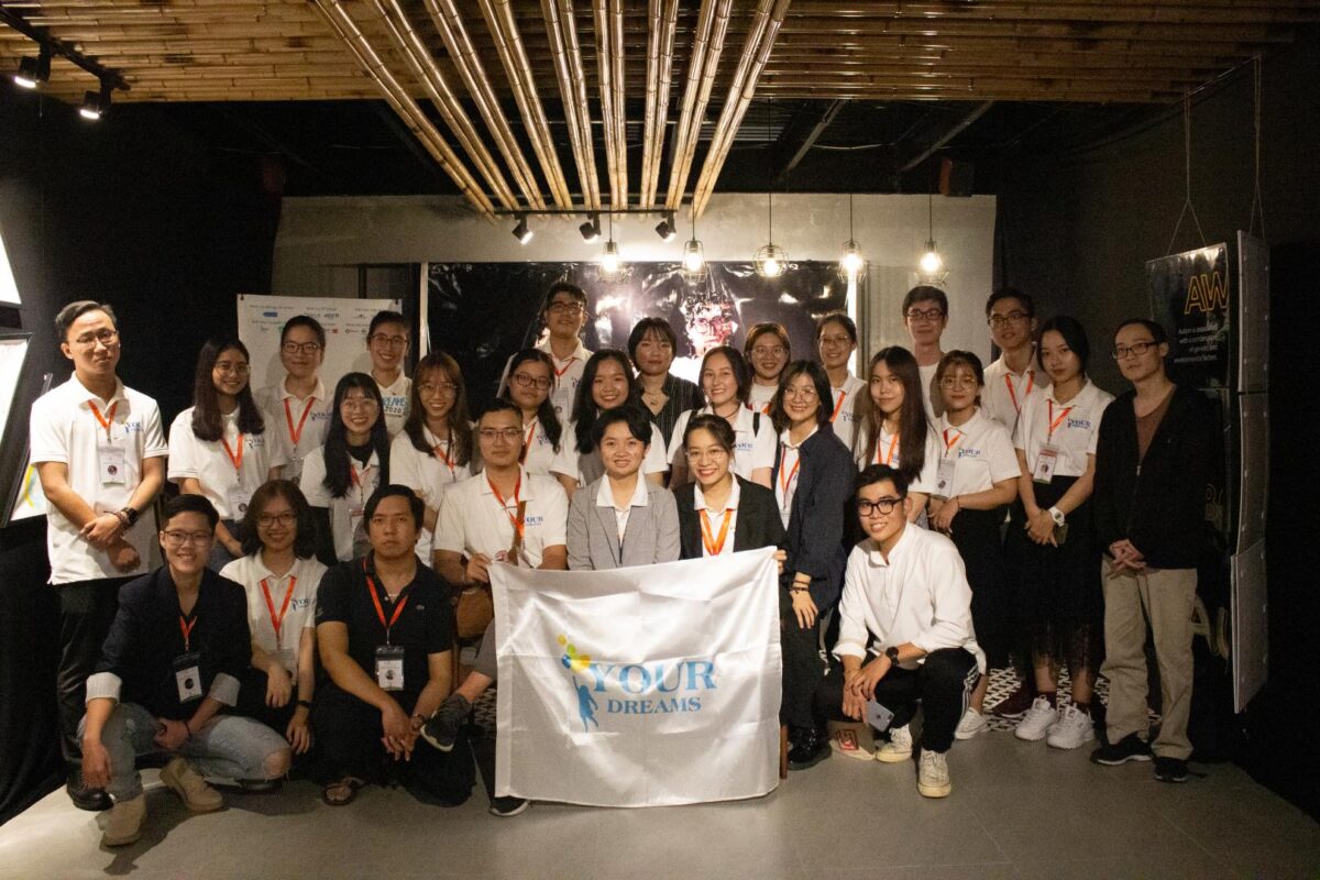 “Những sắc màu cảm xúc” – triển lãm nghệ thuật hướng đến trẻ tự kỷ của dự án Your Dreams JCI Danang